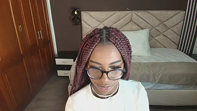 Snapshot of Raquel_jones chatting on 01/17/25, 11:27 Raquel jones online show from 01/17/25, 11:27