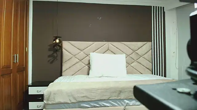 Snapshot of Raquel_jones chatting on 01/20/25, 11:24 Raquel jones online show from 01/20/25, 11:24