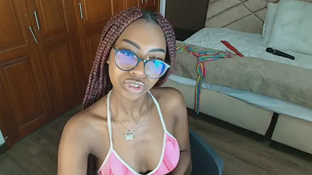 Snapshot of Raquel_jones chatting on 01/25/25, 02:47 Raquel jones online show from 01/25/25, 02:47