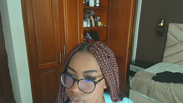 Snapshot of Raquel_jones chatting on 01/27/25, 11:54 Raquel jones online show from 01/27/25, 11:54