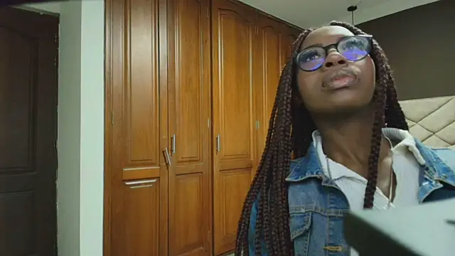 Snapshot of Raquel_jones chatting on 01/28/25, 11:38 Raquel jones online show from 01/28/25, 11:38