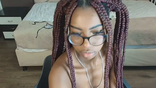 Snapshot of Raquel_jones chatting on 02/06/25, 05:30 Raquel jones online show from 02/06/25, 05:30