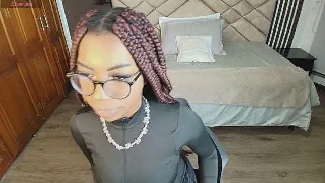 Snapshot of Raquel_jones chatting on 02/26/25, 11:41 Raquel jones online show from 02/26/25, 11:41