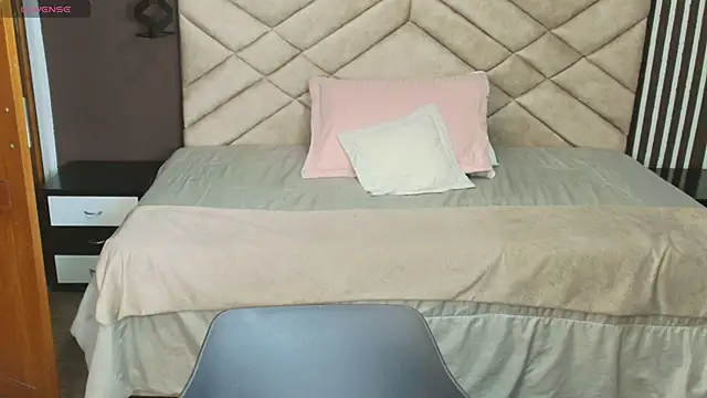 Snapshot of Raquel_jones chatting on 03/05/25, 11:49 Raquel jones online show from 03/05/25, 11:49