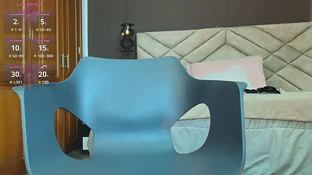 Snapshot of Raquel_jones chatting on 03/06/25, 05:43 Raquel jones online show from 03/06/25, 05:43