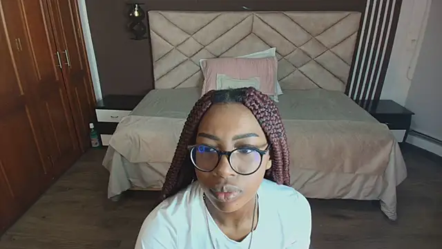 Snapshot of Raquel_jones chatting on 03/14/25, 11:23 Raquel jones online show from 03/14/25, 11:23