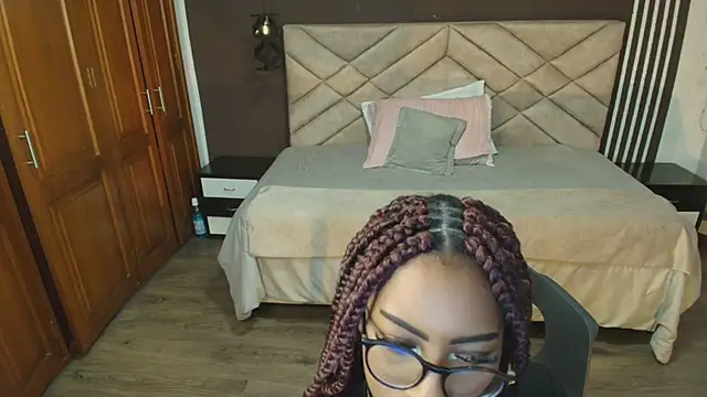 Snapshot of Raquel_jones chatting on 03/17/25, 12:14 Raquel jones online show from 03/17/25, 12:14