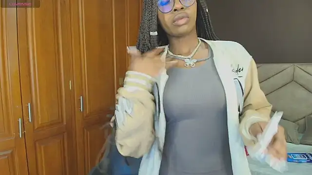 Snapshot of Raquel_jones chatting on 09/14/25, 11:42 Raquel jones online show from 09/14/25, 11:42