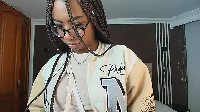 Snapshot of Raquel_jones chatting on 09/24/25, 11:46 Raquel jones online show from 09/24/25, 11:46