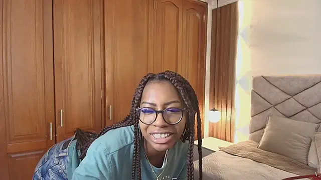 Snapshot of Raquel_jones chatting on 06/22/26, 11:51 Raquel jones online show from 06/22/26, 11:51