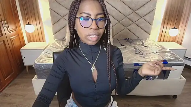 Snapshot of Raquel_jones chatting on 06/29/26, 12:05 Raquel jones online show from 06/29/26, 12:05
