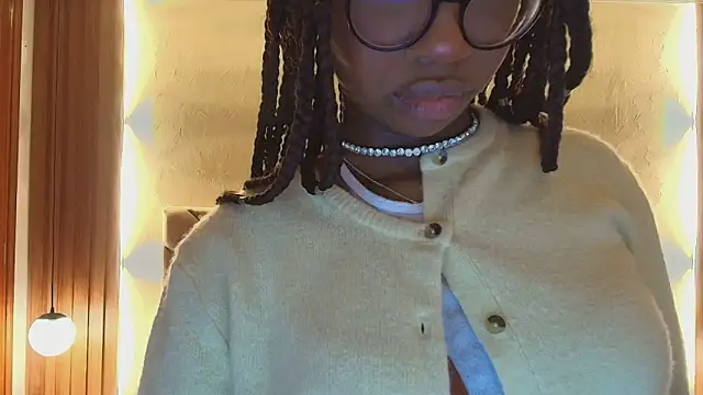 Snapshot of Raquel_jones chatting on 06/30/26, 12:06 Raquel jones online show from 06/30/26, 12:06