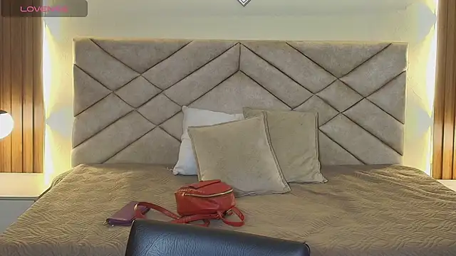 Snapshot of Raquel_jones chatting on 07/14/26, 12:11 Raquel jones online show from 07/14/26, 12:11