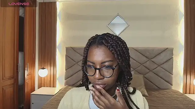 Snapshot of Raquel_jones chatting on 07/15/26, 12:21 Raquel jones online show from 07/15/26, 12:21
