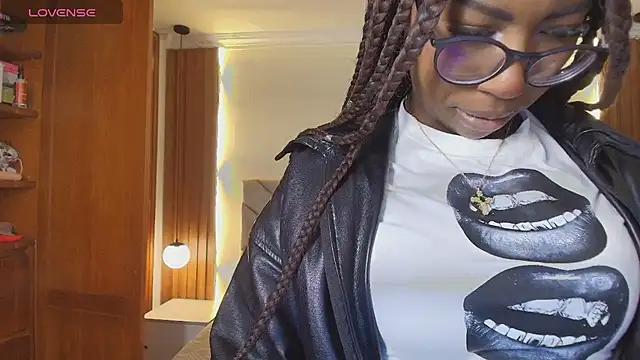 Snapshot of Raquel_jones chatting on 07/17/26, 12:12 Raquel jones online show from 07/17/26, 12:12