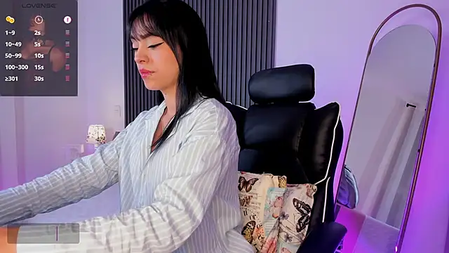 emilyruiz1 online show from 02/18/25, 11:33