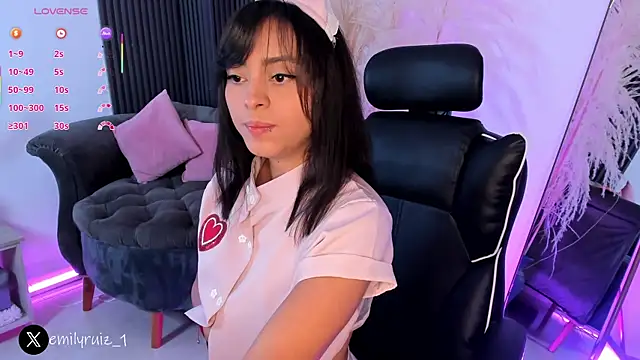 emilyruiz1 online show from 10/04/25, 11:08