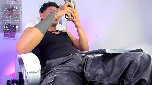 Snapshot of zack-fentty chatting on 06/15/26, 02:52 zack-fentty online show from 06/15/26, 02:52