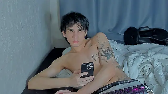 Snapshot of MarkBrowniii chatting on 11/04/25, 06:56 MarkBrowniii online show from 11/04/25, 06:56