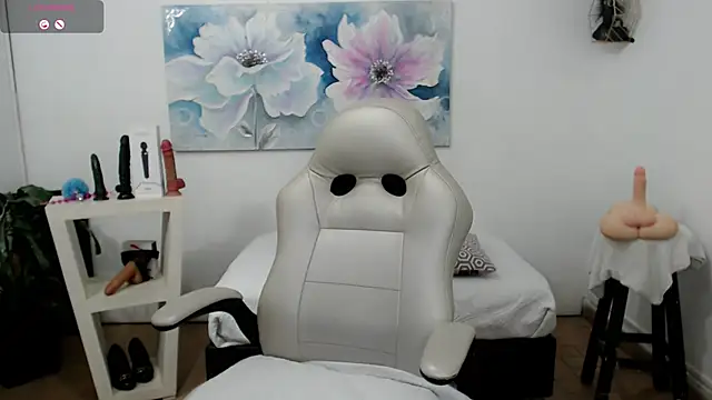 mom hot   online show from 03/01/25, 09:48