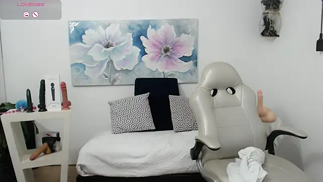 mom hot   online show from 03/09/25, 11:46