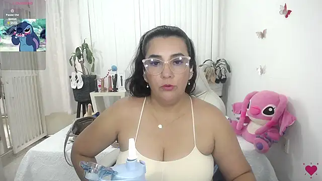 mom hot   online show from 07/06/26, 10:34