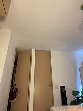 Snapshot of _laura_02 chatting on 12/16/24, 08:58 laura 02 online show from 12/16/24, 08:58