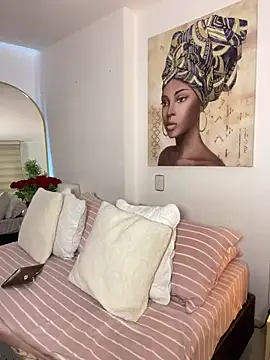 Snapshot of _laura_02 chatting on 01/31/25, 07:29 laura 02 online show from 01/31/25, 07:29