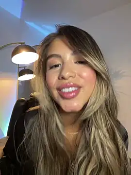 Snapshot of _laura_02 chatting on 03/01/25, 12:50 laura 02 online show from 03/01/25, 12:50