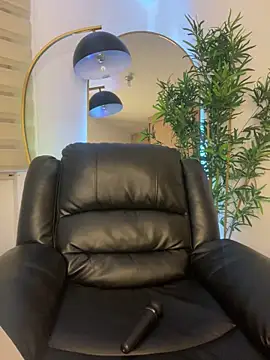 Snapshot of _laura_02 chatting on 03/02/25, 12:20 laura 02 online show from 03/02/25, 12:20