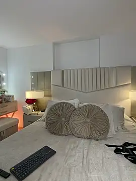  laura 02 online show from 02/04/26, 10:15