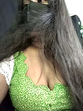 Idhika Paul online show from 10/27/25, 10:08