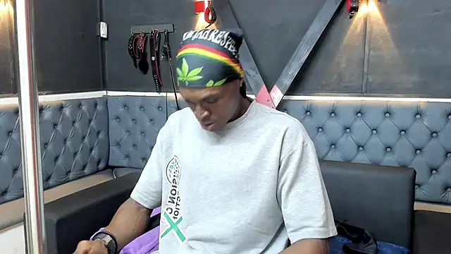 Snapshot of Terrance_z chatting on 12/04/25, 07:11 Terrance z online show from 12/04/25, 07:11