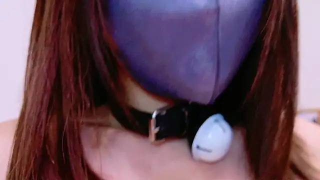 Snapshot of Yui-Ch chatting on 12/04/24, 02:37 Yui-Ch online show from 12/04/24, 02:37