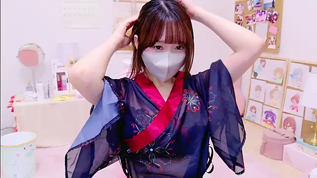 Snapshot of Yui-Ch chatting on 01/05/25, 01:58 Yui-Ch online show from 01/05/25, 01:58