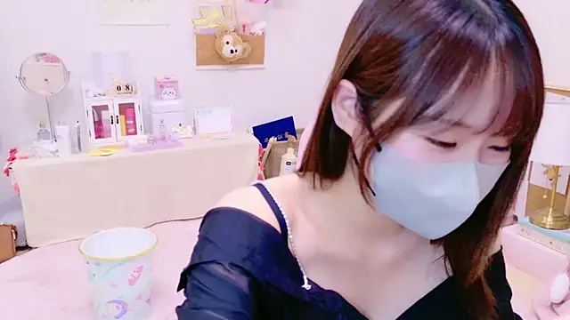 Snapshot of Yui-Ch chatting on 01/07/25, 04:16 Yui-Ch online show from 01/07/25, 04:16