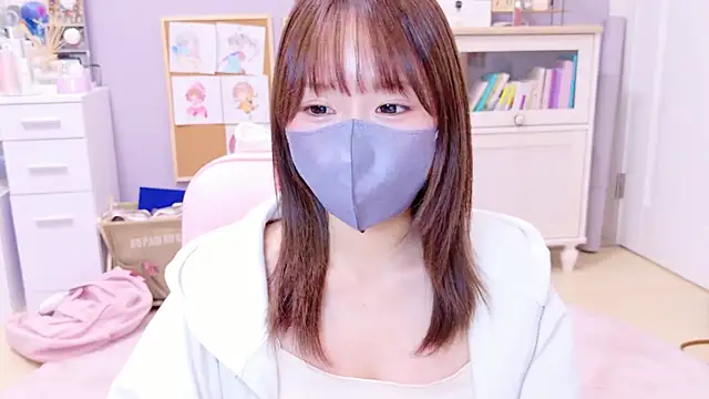 Snapshot of Yui-Ch chatting on 01/21/25, 11:46 Yui-Ch online show from 01/21/25, 11:46