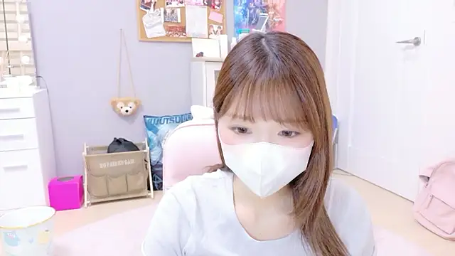 Snapshot of Yui-Ch chatting on 10/14/25, 12:17 Yui-Ch online show from 10/14/25, 12:17