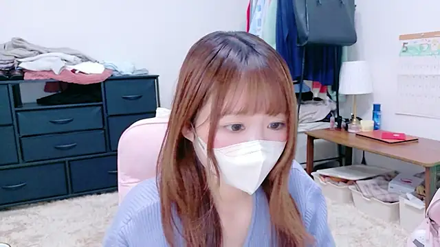 Snapshot of Yui-Ch chatting on 05/10/26, 12:21 Yui-Ch online show from 05/10/26, 12:21