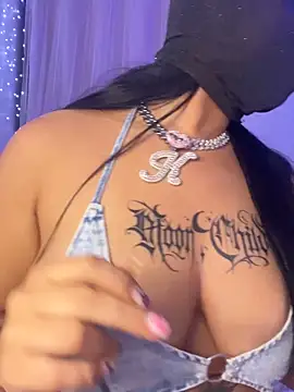 Snapshot of kamila_french chatting on 11/18/25, 08:46 kamila french online show from 11/18/25, 08:46