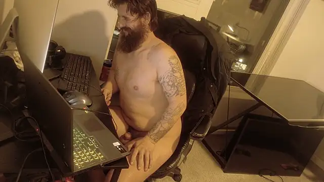 Snapshot of Armyexhibitionistvet chatting on 12/18/25, 01:33 Armyexhibitionistvet online show from 12/18/25, 01:33