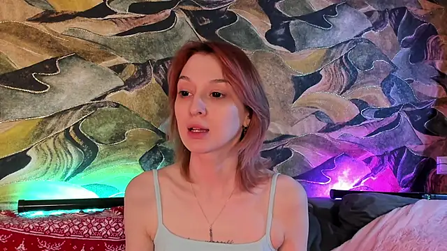 Snapshot of CrystalRey chatting on 12/22/24, 03:22 CrystalRey online show from 12/22/24, 03:22