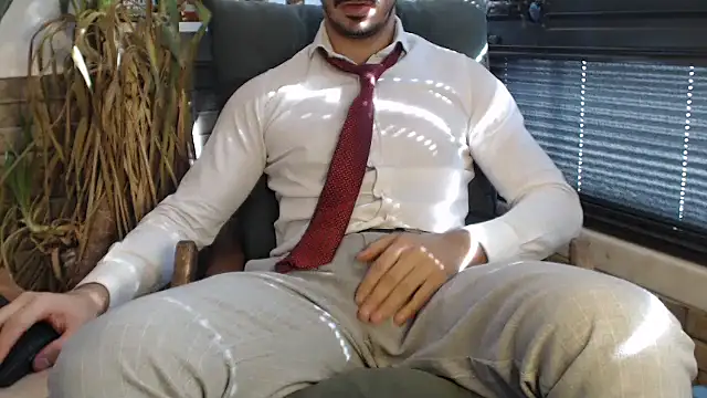 Snapshot of Naughtb0y chatting on 02/18/25, 08:05 Naughtb0y online show from 02/18/25, 08:05