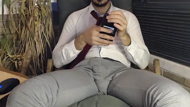 Snapshot of Naughtb0y chatting on 03/05/25, 06:01 Naughtb0y online show from 03/05/25, 06:01