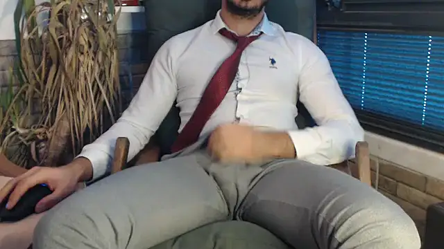 Snapshot of Naughtb0y chatting on 03/07/25, 12:45 Naughtb0y online show from 03/07/25, 12:45