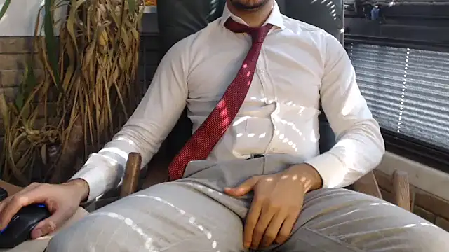 Snapshot of Naughtb0y chatting on 03/11/25, 07:37 Naughtb0y online show from 03/11/25, 07:37