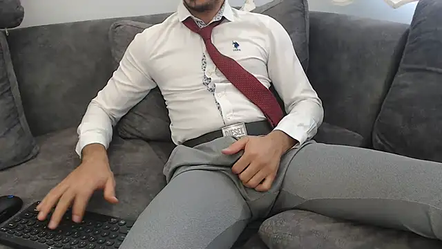 Snapshot of Naughtb0y chatting on 09/10/25, 10:37 Naughtb0y online show from 09/10/25, 10:37