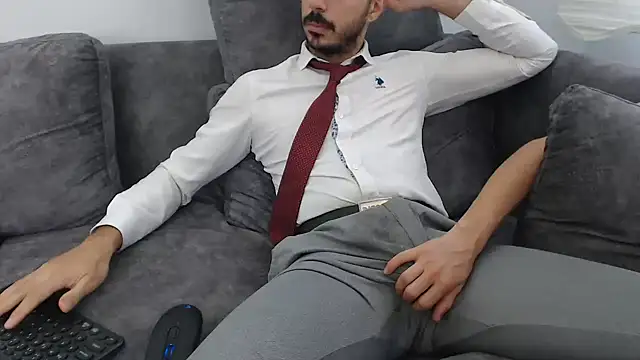 Snapshot of Naughtb0y chatting on 09/17/25, 06:48 Naughtb0y online show from 09/17/25, 06:48