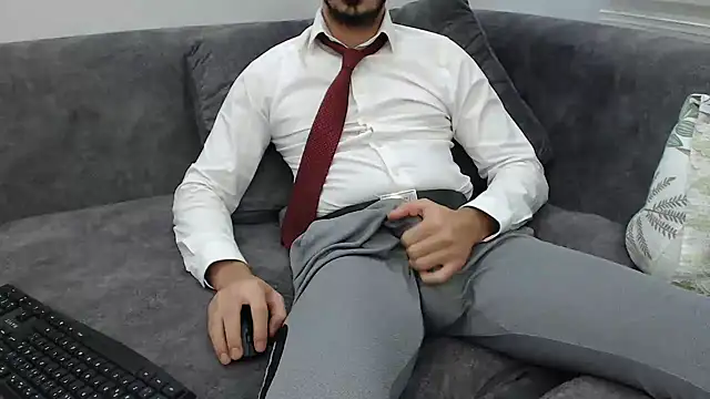 Snapshot of Naughtb0y chatting on 11/16/25, 09:42 Naughtb0y online show from 11/16/25, 09:42