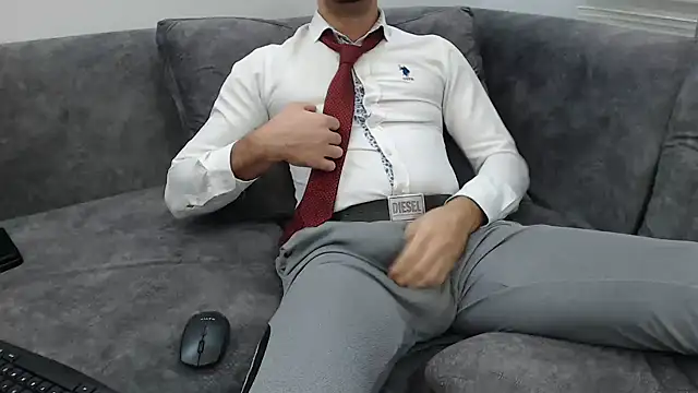 Snapshot of Naughtb0y chatting on 11/25/25, 11:05 Naughtb0y online show from 11/25/25, 11:05